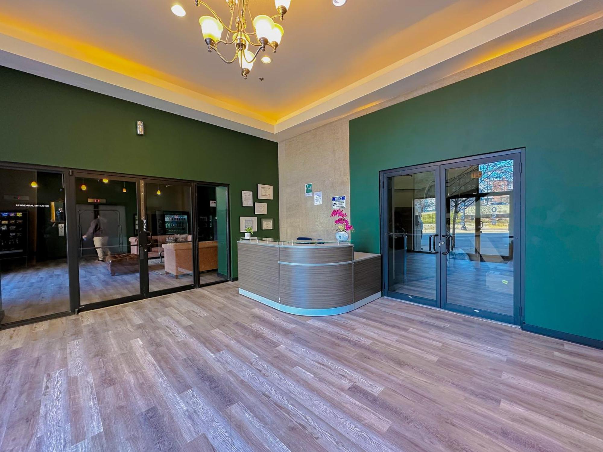 Bright 2Br Luxury Corner Suite With Optional Parking Sleeps 6 Guests Near Mccormick Place And Soldier Field Чикаго Экстерьер фото