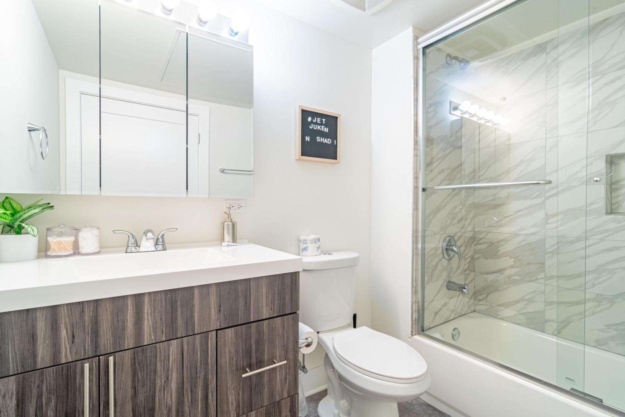 Bright 2Br Luxury Corner Suite With Optional Parking Sleeps 6 Guests Near Mccormick Place And Soldier Field Чикаго Экстерьер фото
