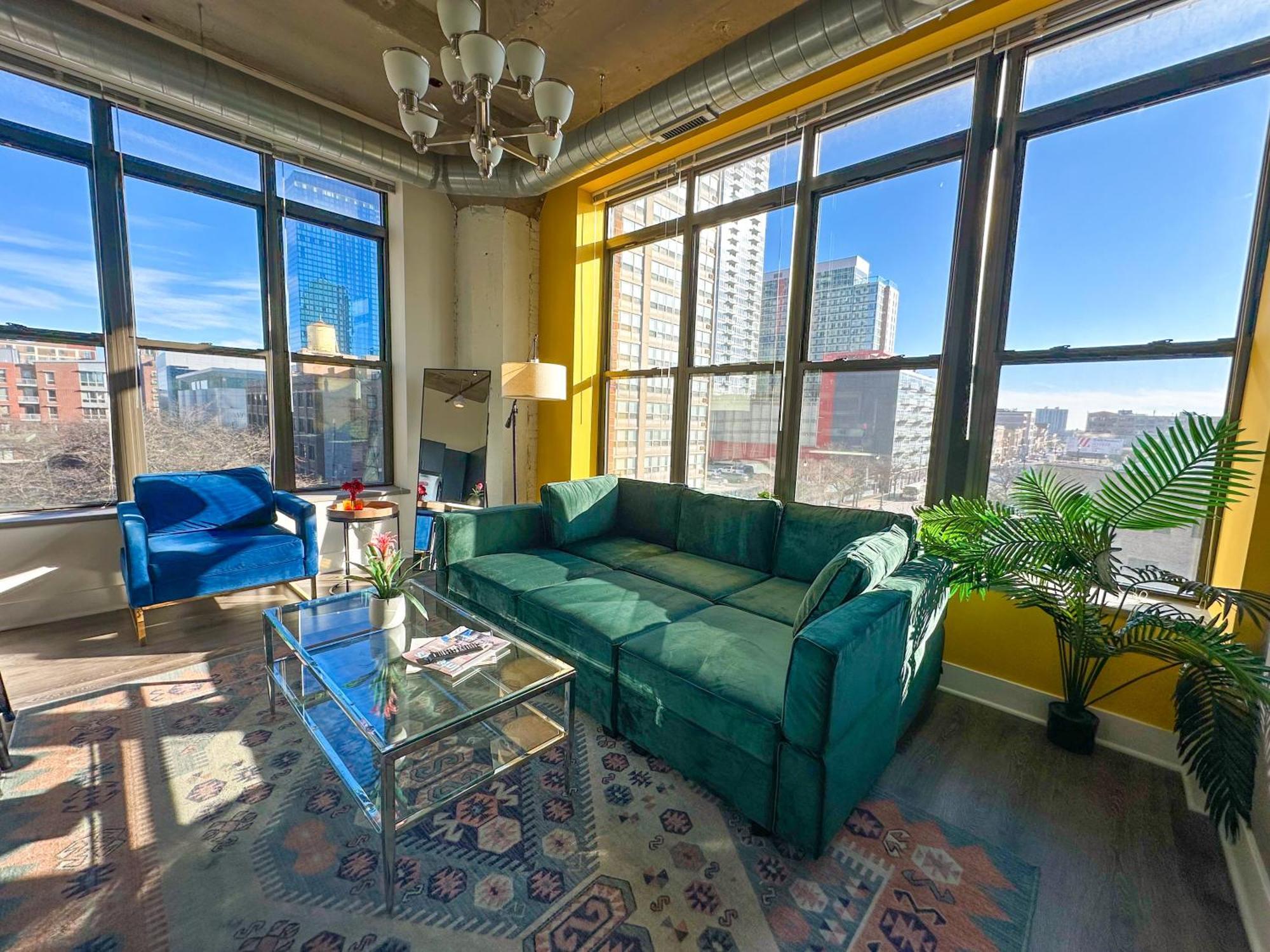 Bright 2Br Luxury Corner Suite With Optional Parking Sleeps 6 Guests Near Mccormick Place And Soldier Field Чикаго Экстерьер фото
