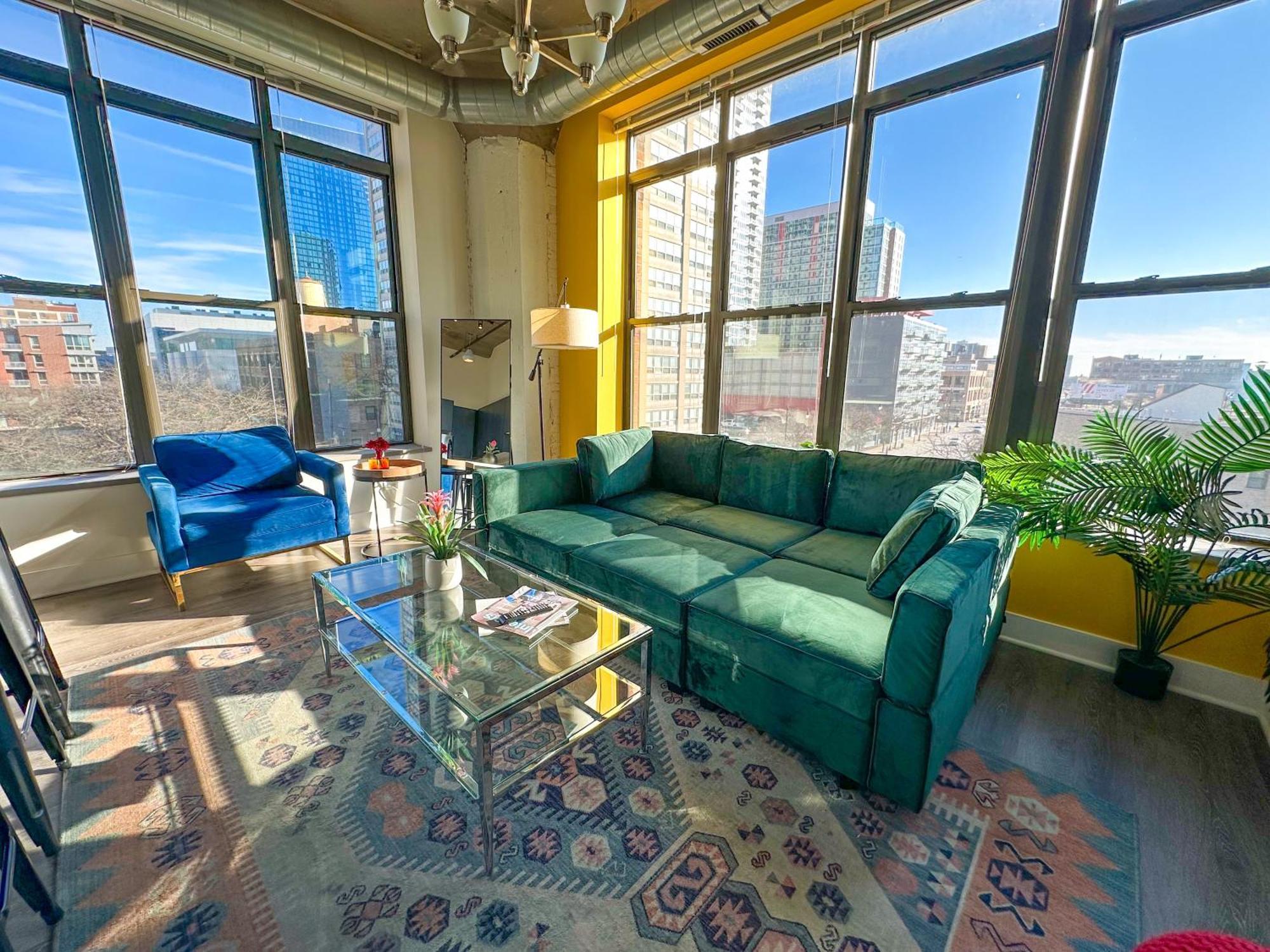 Bright 2Br Luxury Corner Suite With Optional Parking Sleeps 6 Guests Near Mccormick Place And Soldier Field Чикаго Экстерьер фото